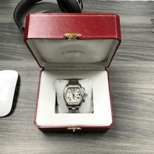 Đồng hồ cao cấp Cartier Roadster với bezel kim cương
