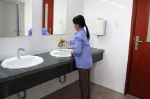 Dịch vụ tẩy rửa nhà vệ sinh bình phước