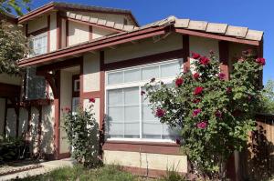 Nhà ở Eclise Ave, Victorville, CA 92392 dư phòng cho thuê